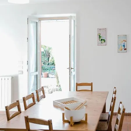 Bertacchi - Inside And Out Vakantiehuis Como