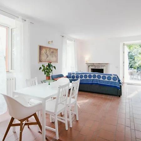 Bertacchi - Inside And Out Holiday home Como